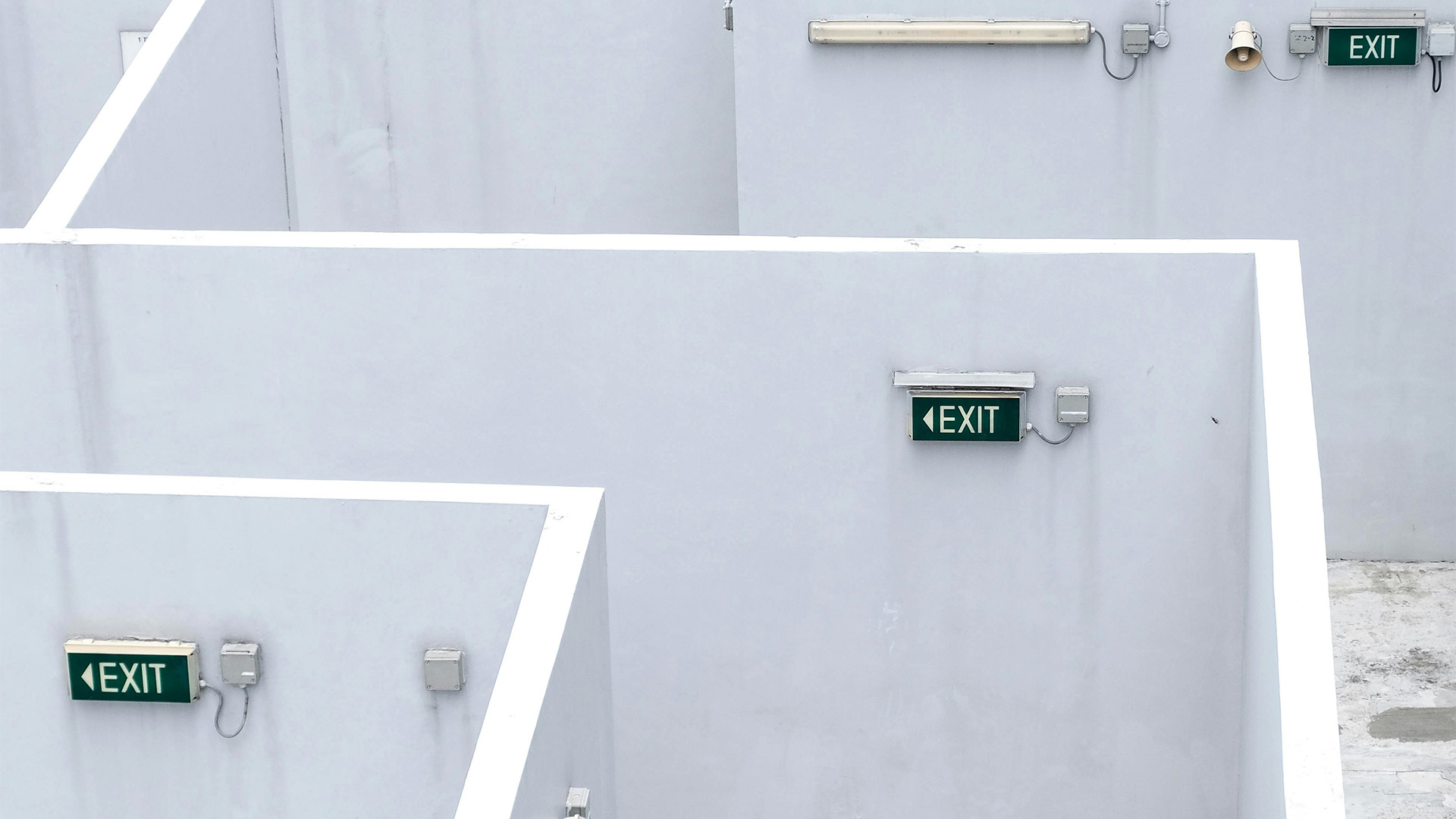 The Big Escape with autonomous agents